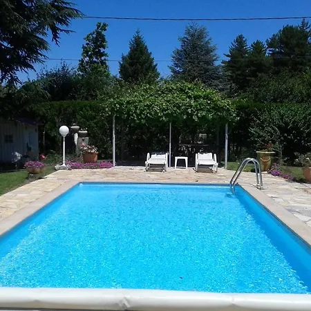 Bed and breakfast Domaine De Lazuel A 2,5km Du Centre